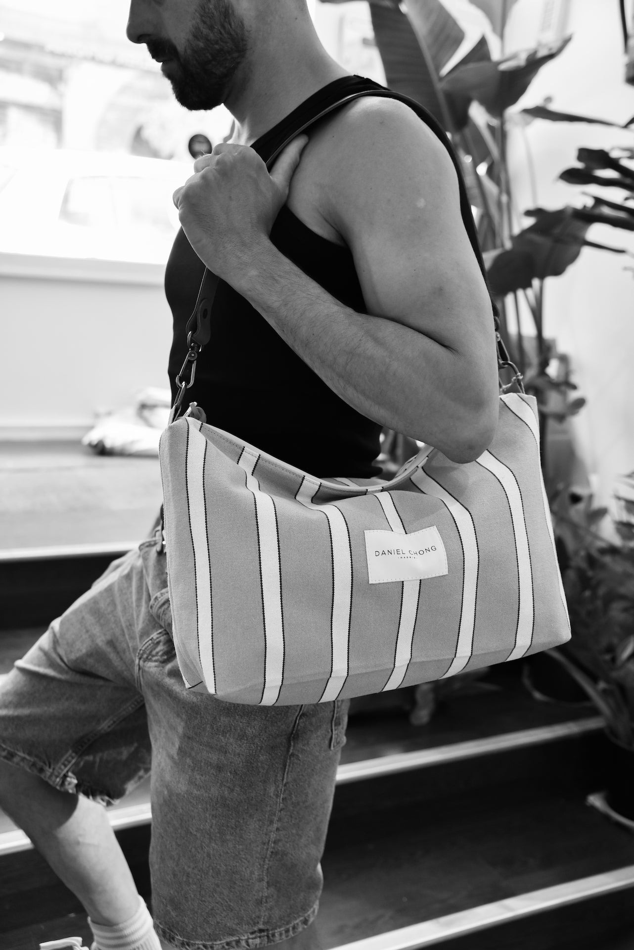 BOLSO DE LONA RÚSTICA A RAYAS BEIGE, ZIP VERDE FLÚOR