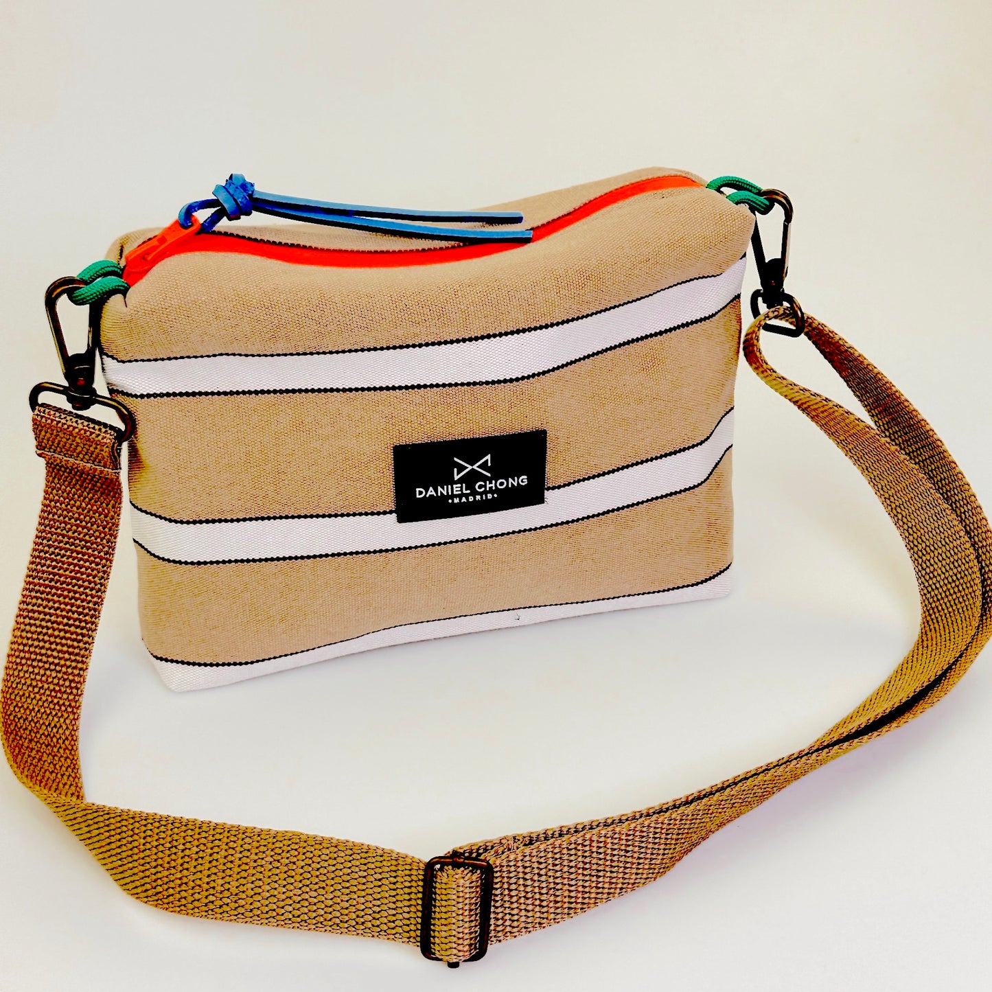 BANDOLERA MINI LONA RÚSTICA RAYAS BEIGE, ZIP NARANJO FLÚOR