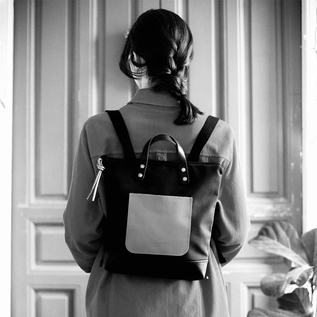 MOCHILA SLIM MINI CUADRADA LONETA